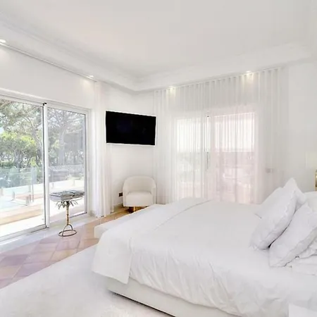 Vivenda De Luxo Com Piscina E 3 Quartos *