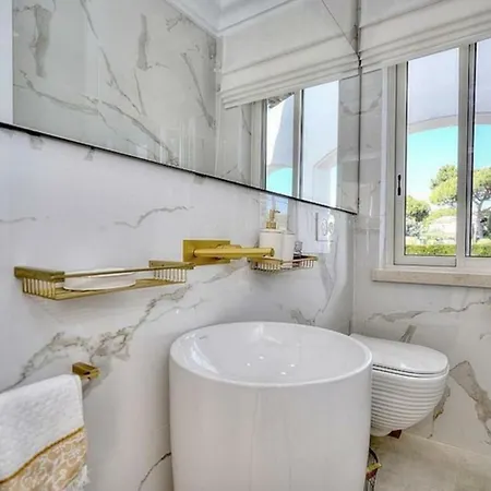 Vivenda De Luxo Com Piscina E 3 Quartos